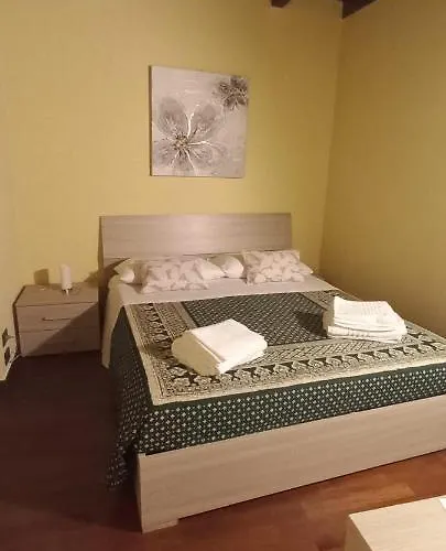 Daisy In Centro A * Como